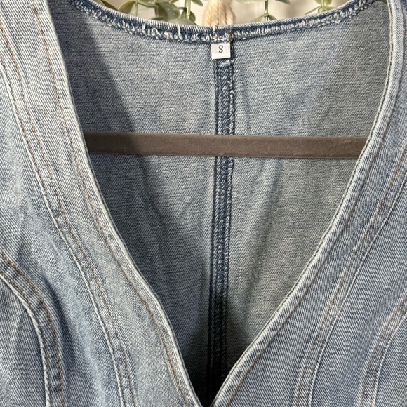Women's Denim Button Down Sleeveless Jean Vest - Small - Picture 4 of 4